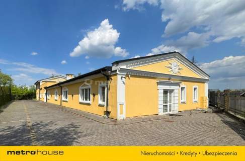 Obiekt magazynowo-biurowy, przy trasie S8