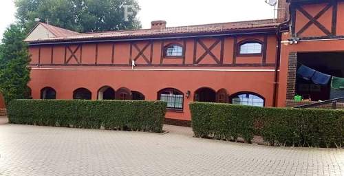 Piękna Stadnina Ośrodek treningu koni sportowych.