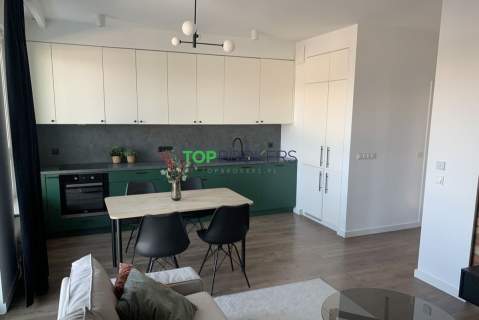 Cztery komfortowe pokoje, balkon, garaż, komórka