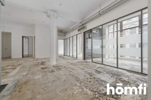 Na wynajem lokal 185 m2 z witrynami Rynek 1 piętro