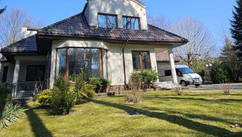 Dom 450 m2 otoczony starodrzewiem