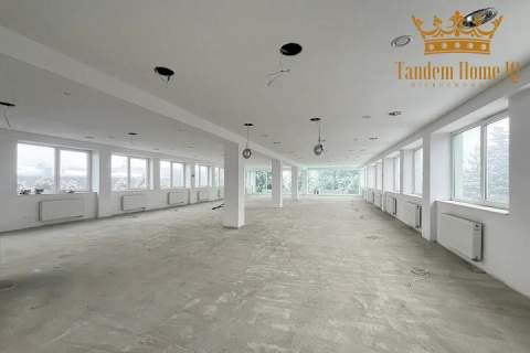 Na wynajem obiekt biurowy 1200m2 z Parkingiem Ursynów, przy S7