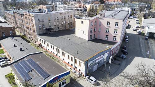 700 m - wielofunkcyjny lokal w placem i magazynem