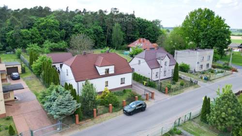 Dom po generalnym remoncie, graniczący z lasem