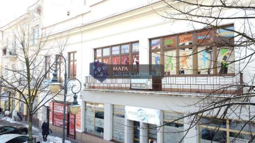 Inwestycyjny lokal z dwiema salami, Centrum