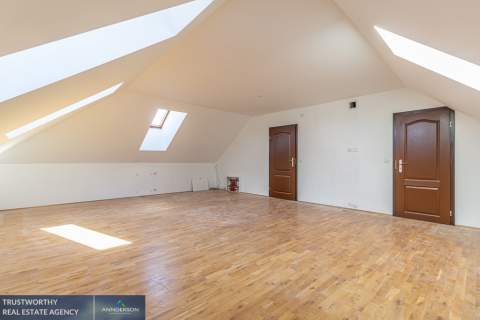 Pychowice, przestronny dom 260 m2, działka 8 ar