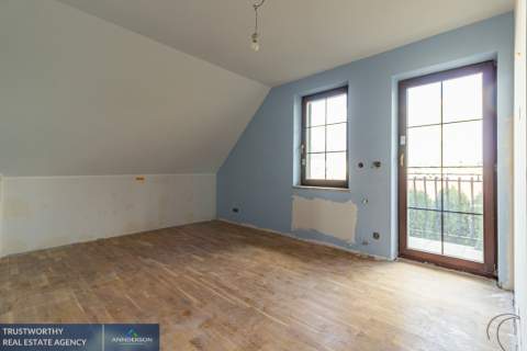 Pychowice, przestronny dom 260 m2, działka 8 ar