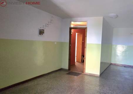 trzy pokoje, piwnica, loggia