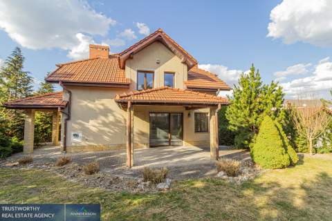 Pychowice, przestronny dom 260 m2, działka 8 ar