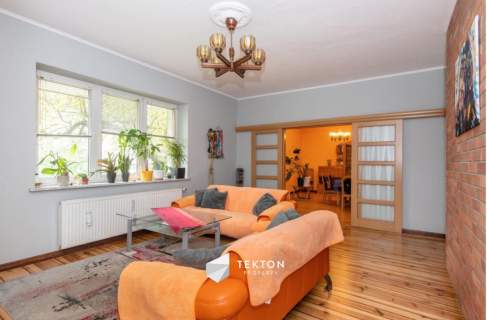 Dom wolnostojący z niezależną kawalerką 277 m 