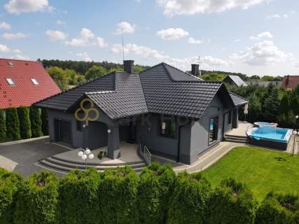 Dom wlnst z basenem obok jeziora 20 min od Leszna