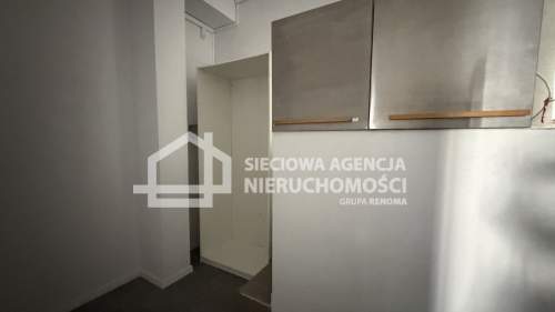 Lokal z witryną na parterze przy głównej ul w Rumi