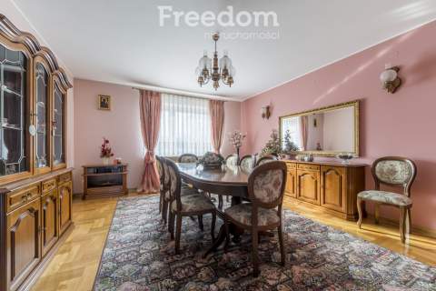 Budynek handlowy z domem wolnostojącym - Legionowo