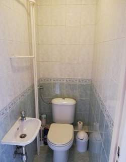 30-letni blok z cegły. Mieszkanie 3-pokojowe.