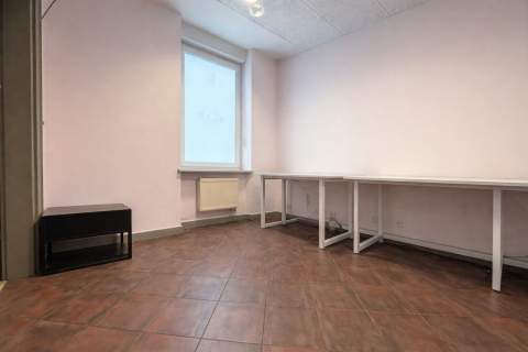 Lokal 12 m2 z własnym pokojem socjalnym, parter
