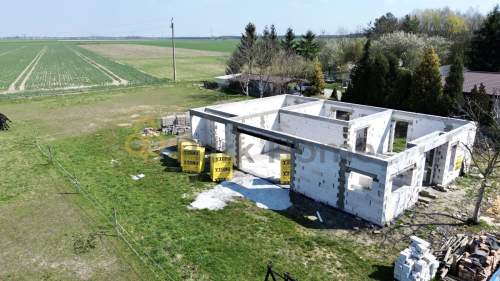 Działka 1521 m2 z rozpoczętą budową