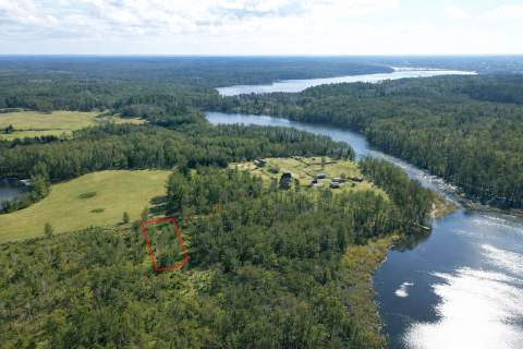 Działka nad jeziorem Winiec - 1096 m2
