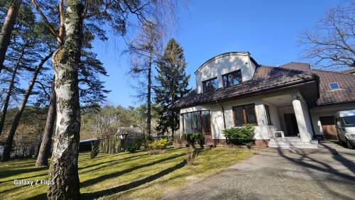 Dom 450 m2 otoczony starodrzewiem