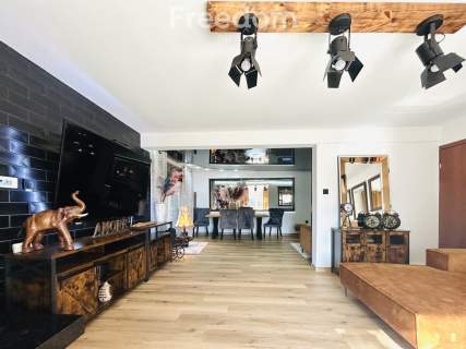 Dom z unikatowym wnętrzem i dużą przestrzenią
