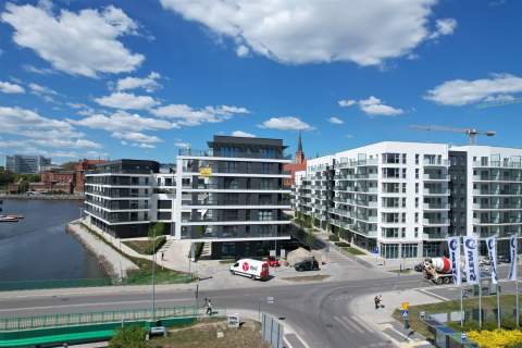 Apartament widokiem na rzekę i dużym tarasem