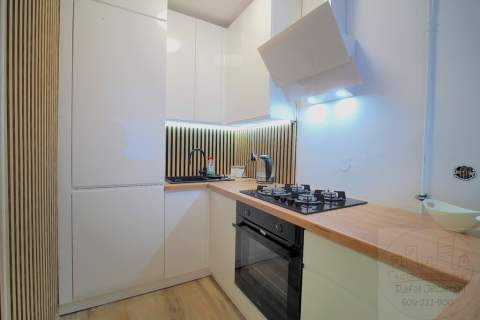 Odremontowane ciche 2 pokojowe z balkonem piwnica