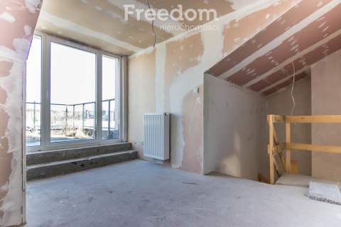 4 pokojowy, dwupoziomowy apartament, 84 m2