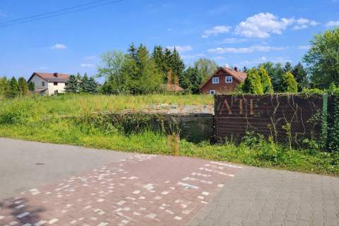 Teren inwestycyjny - centrum Łomianek ul. Agawy