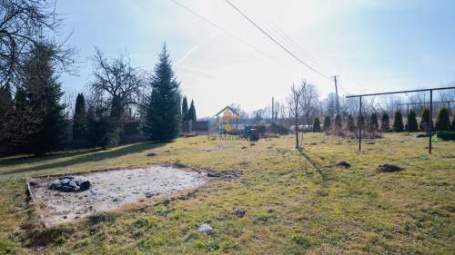 Zelków. Urokliwa nieruchomość w zacisznym miejscu.