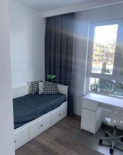 Cztery komfortowe pokoje, balkon, garaż, komórka