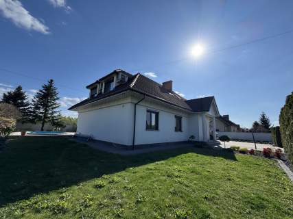 Komfortowy dom z sauną, basenem i fotowoltaiką blisko miasta