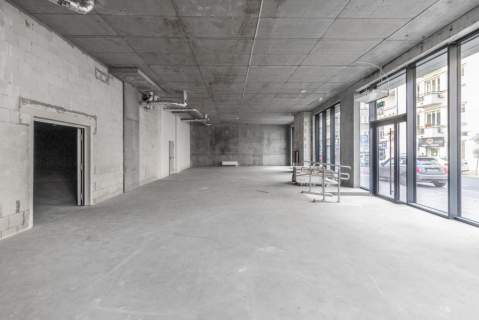 Lokal o pow. 490,56 m2 z witrynami ul. Jasna