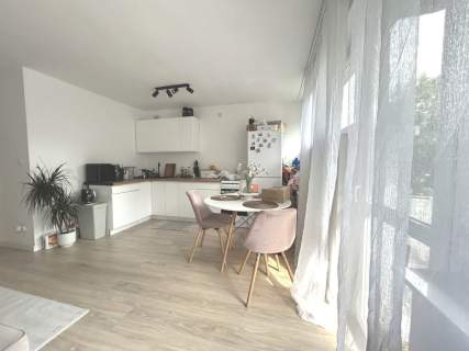 Trzy pokoje, balkon z dobrym dojazdem do Centrum