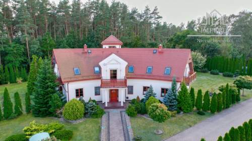 Rezydencja z prywatnym basenem i ogrodem Koźmin