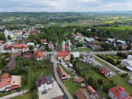 BUDYNEK HANDLOWO - USŁUGOWY W CENTRUM DĘBOWCA, POW. JASIELSKI