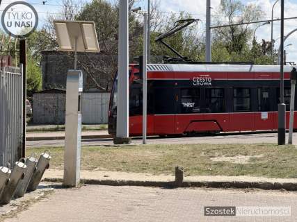 M. w ładnym bloku na pełnym zieleni Rakowie