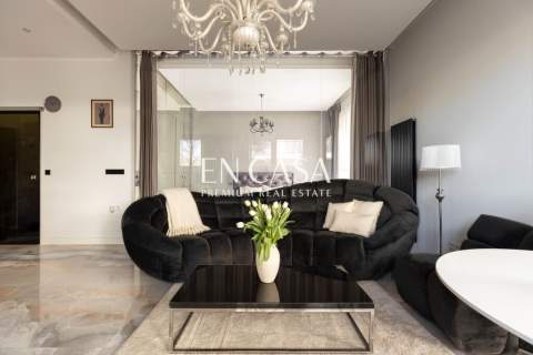 Apartament na Żoliborzu z pięknym ogrodem