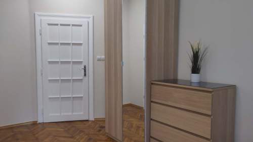 Kawalerka w ok. Ronda Mogilskiego 1,5 km od Rynku