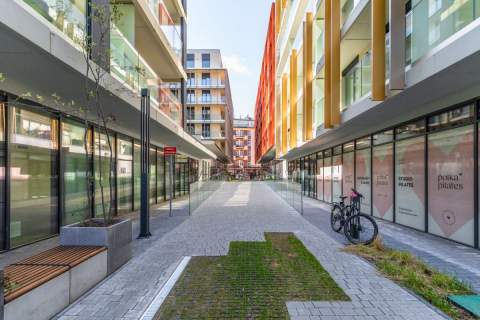 Lokal o pow. 145 m2 z witrynami Centrum