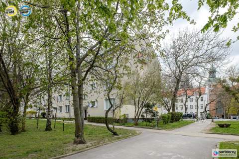 2 pok z balkonem.