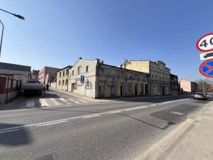 Dom w centrum Miłosławia z lokalami inwestycyjnymi