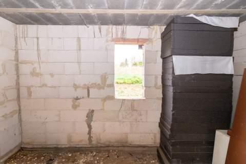 Dom 80m2 w trakcie remontu - Jędrzejowice