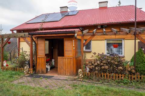 Dom z przestronną działką w spokojnej okolicy