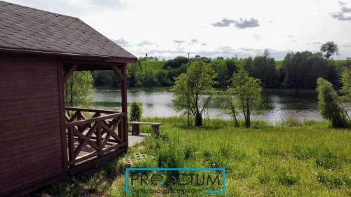 Piękna działka z linią brzegową i domkiem