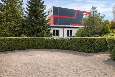 Pomieszczenia magazynowo - biurowe 325m2, Balice