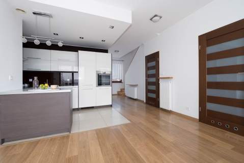 Apartament 82m2 z tarasem 15m2, garaż 17,2m2, komórka 6,7m2