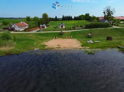 Działki na uboczu nieopodal jeziora