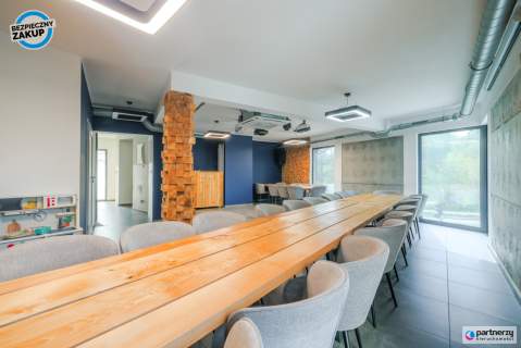 2-letni budynek w centrum Małego Kacka
