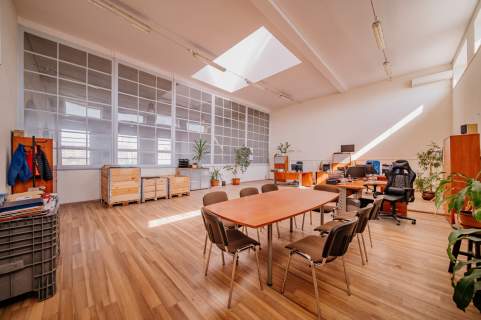 Magazyn ogrzewany na parterze 1185 m2 Senatorska 70 w Łodzi