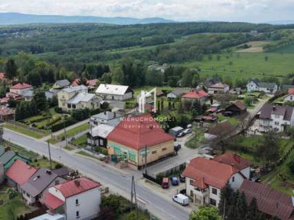BUDYNEK HANDLOWO - USŁUGOWY W CENTRUM DĘBOWCA, POW. JASIELSKI