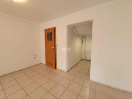 Parter bliźniaka przy Zwoleńskiej- 50m2 z witrynami